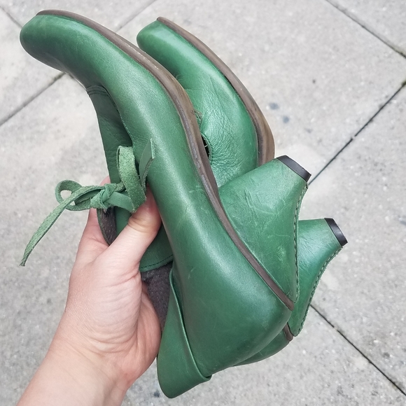 Chocolate Made in Portugal Green Leather Booties - Picture 3 of 4